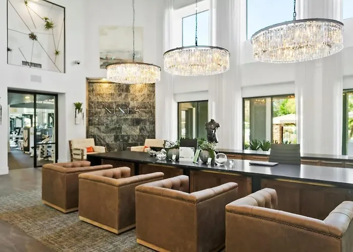2br Cozysuites At Kierland Commons With Pool #02 Apartment