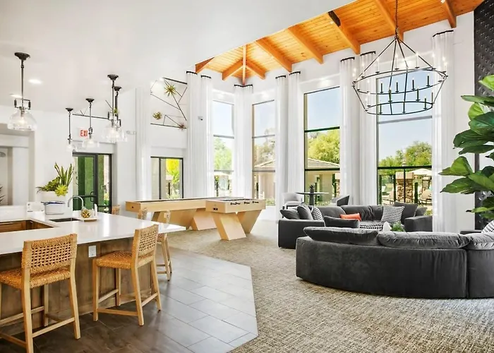 2br Cozysuites At Kierland Commons With Pool #02