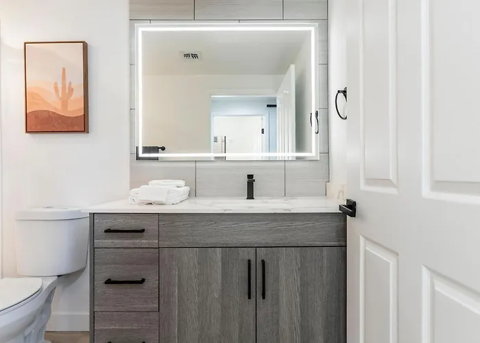 2br Cozysuites At Kierland Commons With Pool #02 *