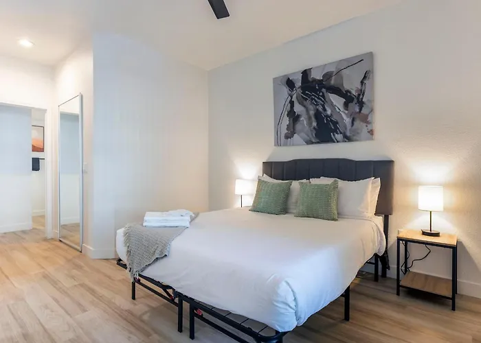 2br Cozysuites At Kierland Commons With Pool #02 *