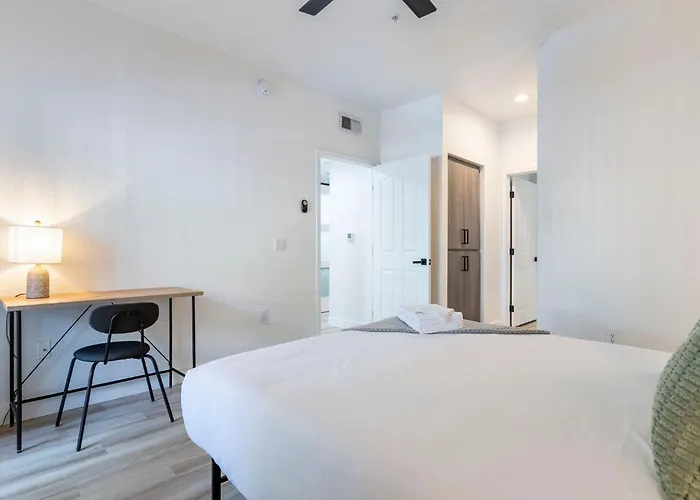 2br Cozysuites At Kierland Commons With Pool #02 *
