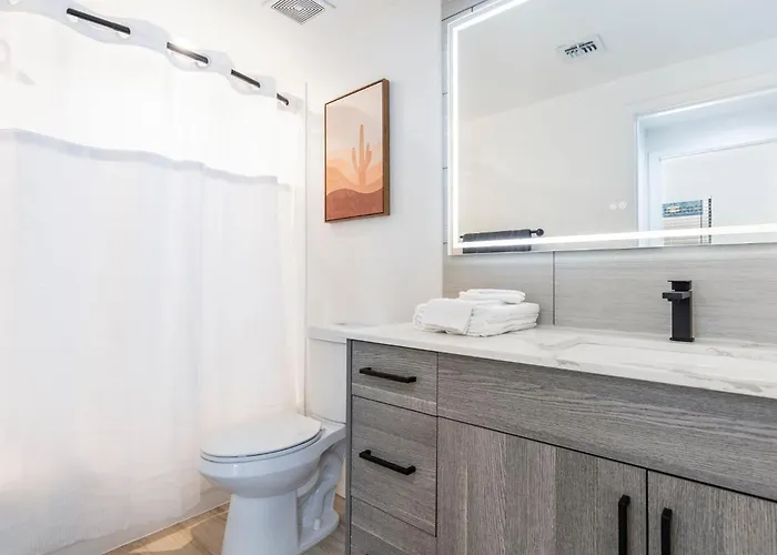Apartment 2br Cozysuites At Kierland Commons With Pool #02
