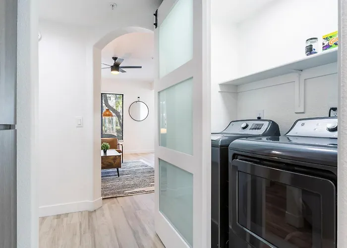 2br Cozysuites At Kierland Commons With Pool #02 Apartment Scottsdale