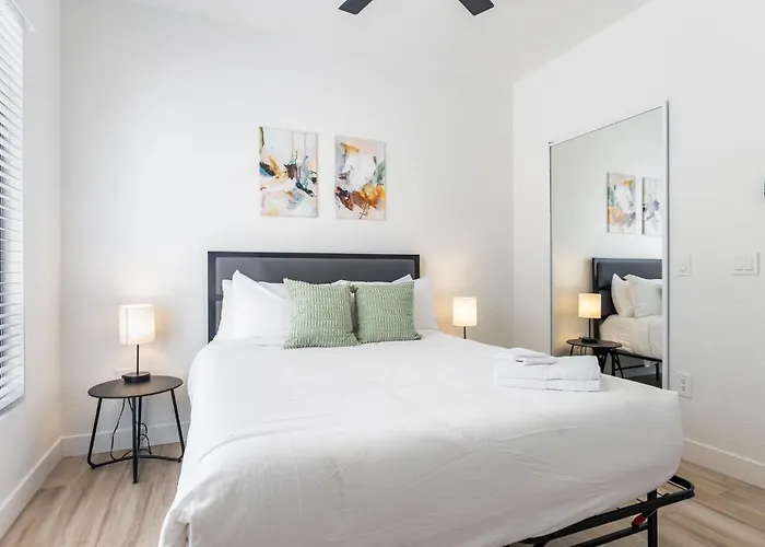 2br Cozysuites At Kierland Commons With Pool #02 *
