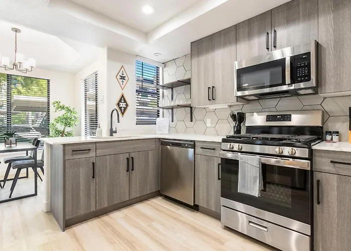 2br Cozysuites At Kierland Commons With Pool #02 Apartment