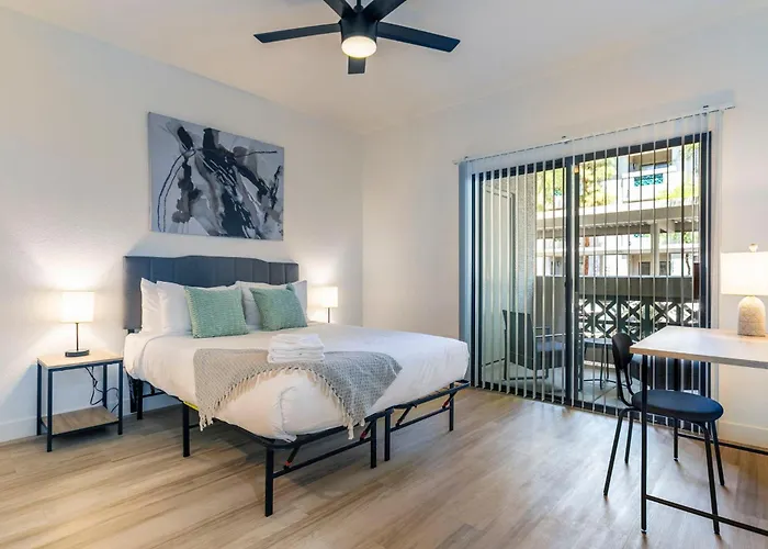 2br Cozysuites At Kierland Commons With Pool #02 Apartment