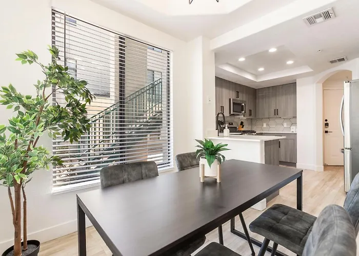 2br Cozysuites At Kierland Commons With Pool #02 Apartment