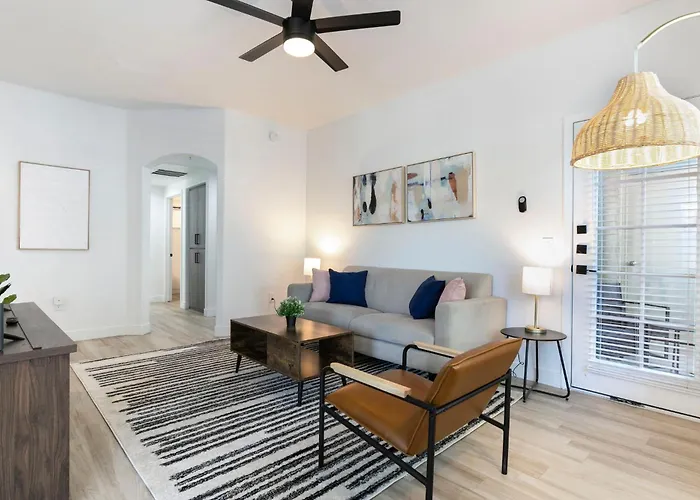 2br Cozysuites At Kierland Commons With Pool #02